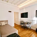 Palazzo Goldoni Condotti Collection روما