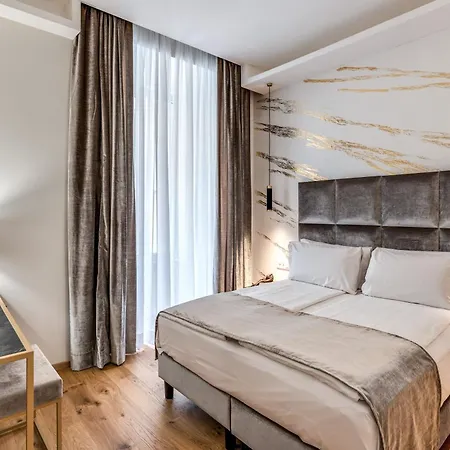 Palazzo Goldoni Condotti Collection 4* רומא