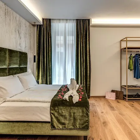 Palazzo Goldoni Condotti Collection 3*
