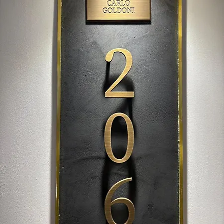 בית הארחה Palazzo Goldoni Condotti Collection רומא