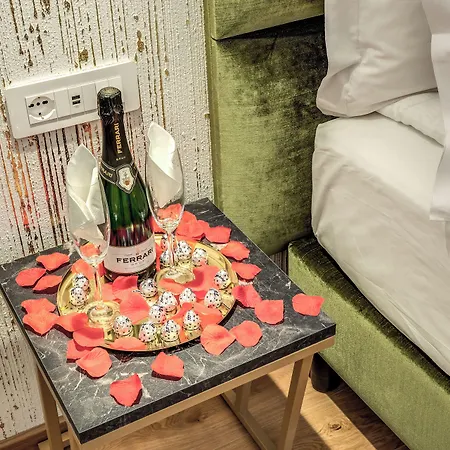 Palazzo Goldoni Condotti Collection