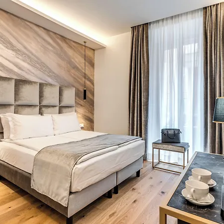 בית הארחה Palazzo Goldoni Condotti Collection 4*