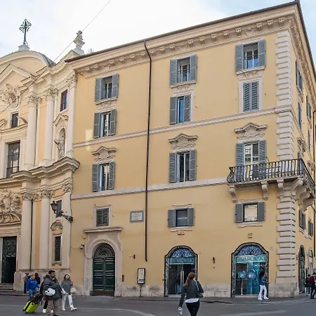 Palazzo Goldoni Condotti Collection רומא