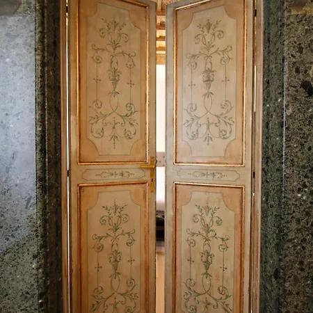 Palazzo Goldoni Condotti Collection בית הארחה