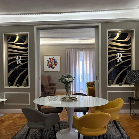 Palazzo Goldoni Condotti Collection בית הארחה