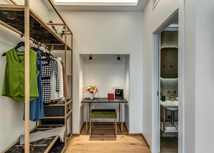 Palazzo Goldoni Condotti Collection 罗马
