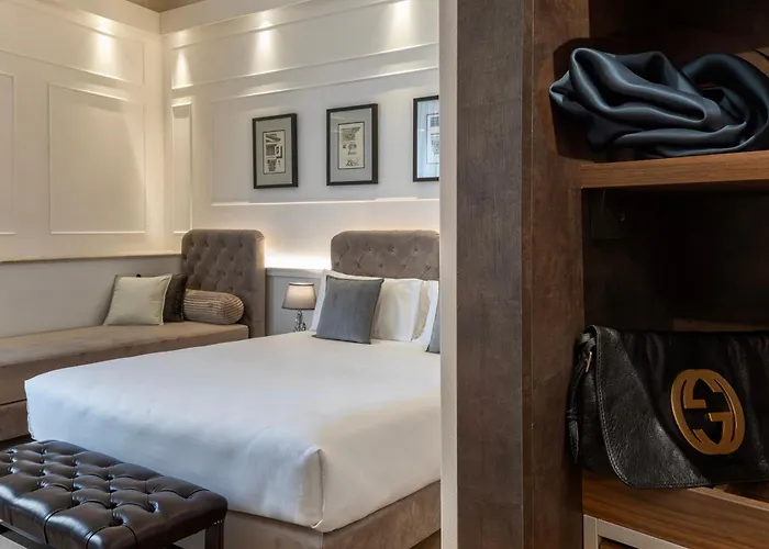 Palazzo Goldoni Condotti Collection