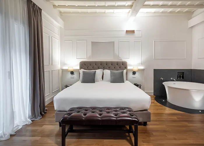 Palazzo Goldoni Condotti Collection