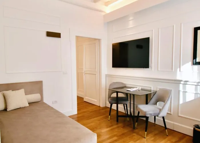 Palazzo Goldoni Condotti Collection 罗马